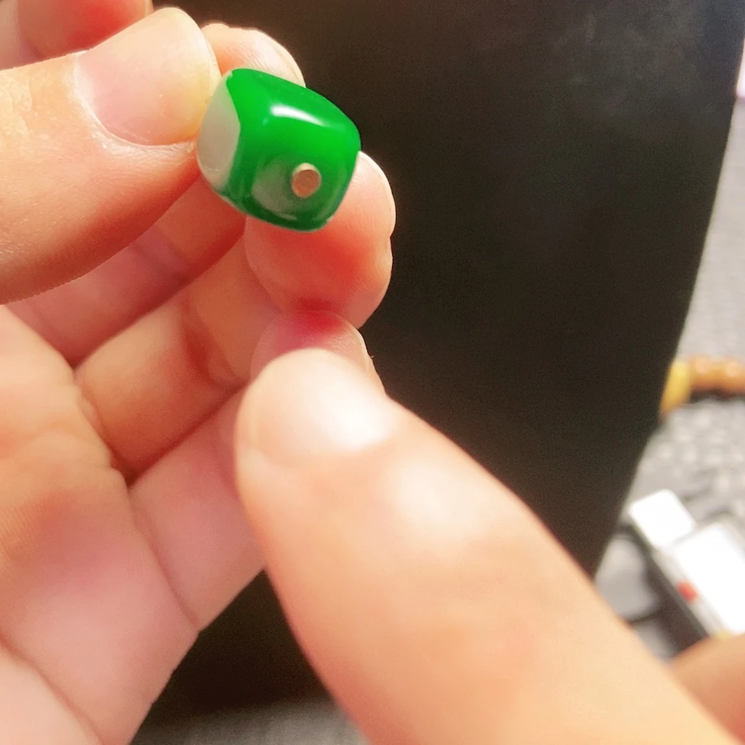颈饰18K金镶嵌翡翠