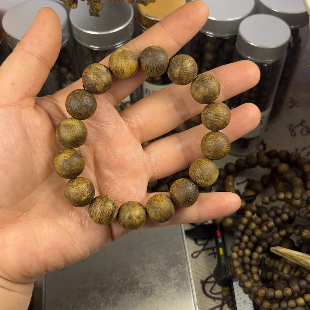 沉香沉香碎屑蓝宝石九九沉1.4单圈15.4克