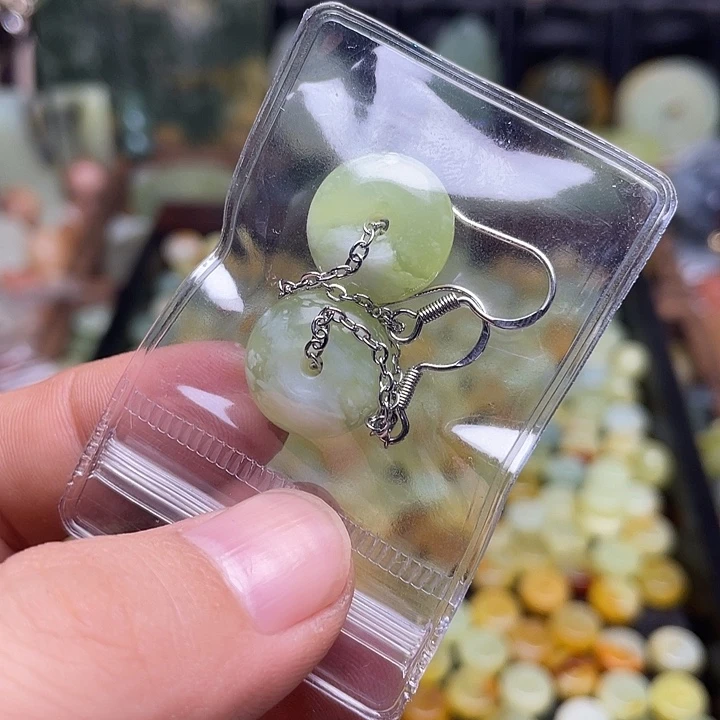 蛇纹石玉挂件足银镀金镶嵌花***?