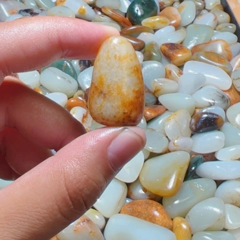 和田玉未镶嵌颈饰8.3克