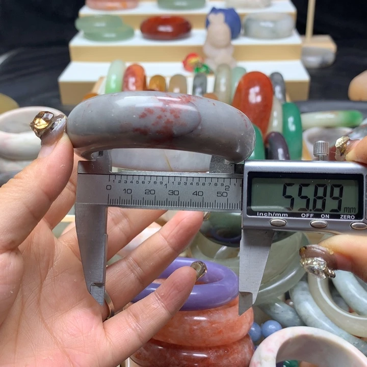 未镶嵌手镯石英质玉