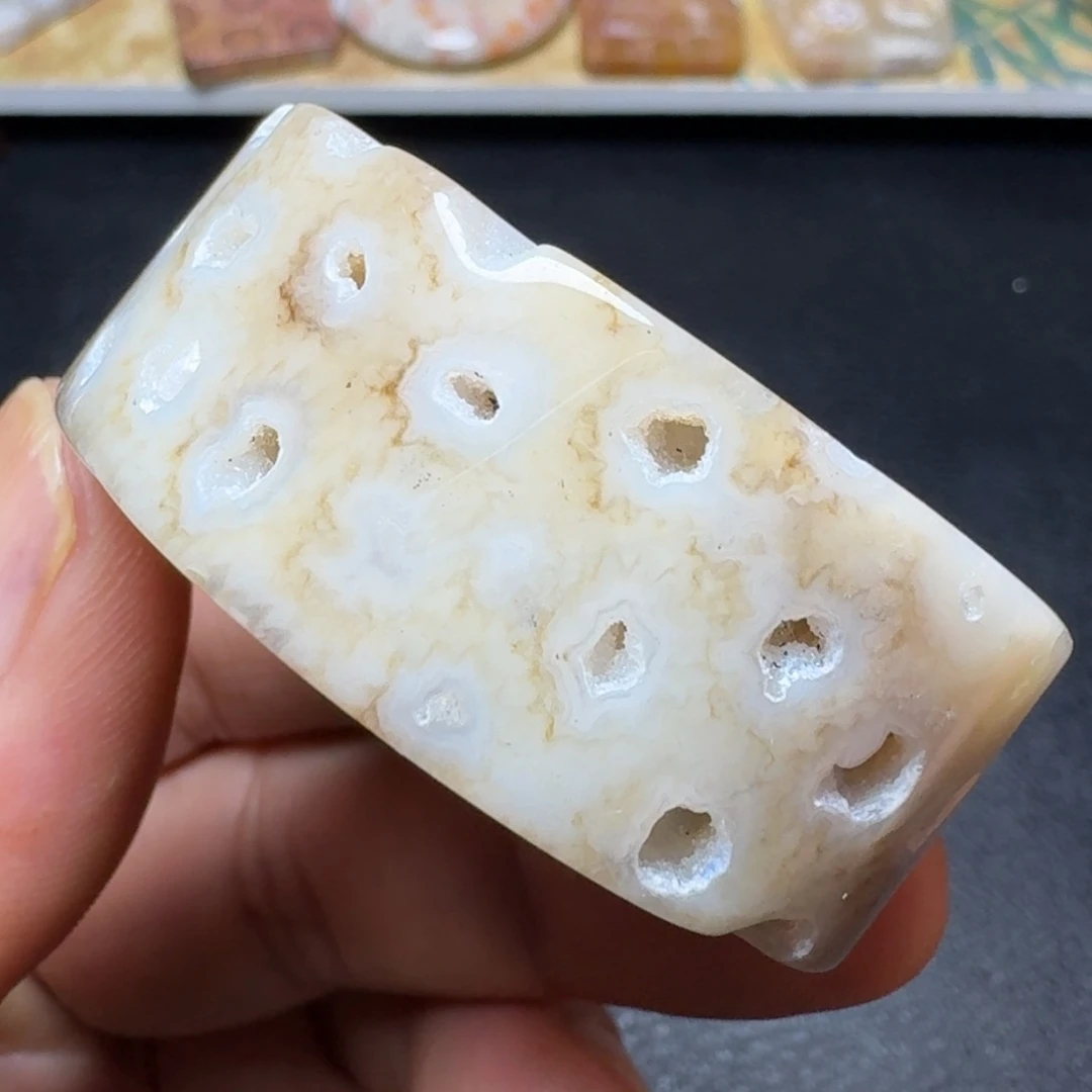 石英质玉纯天然色有机玉石保真色手镯芯未镶嵌