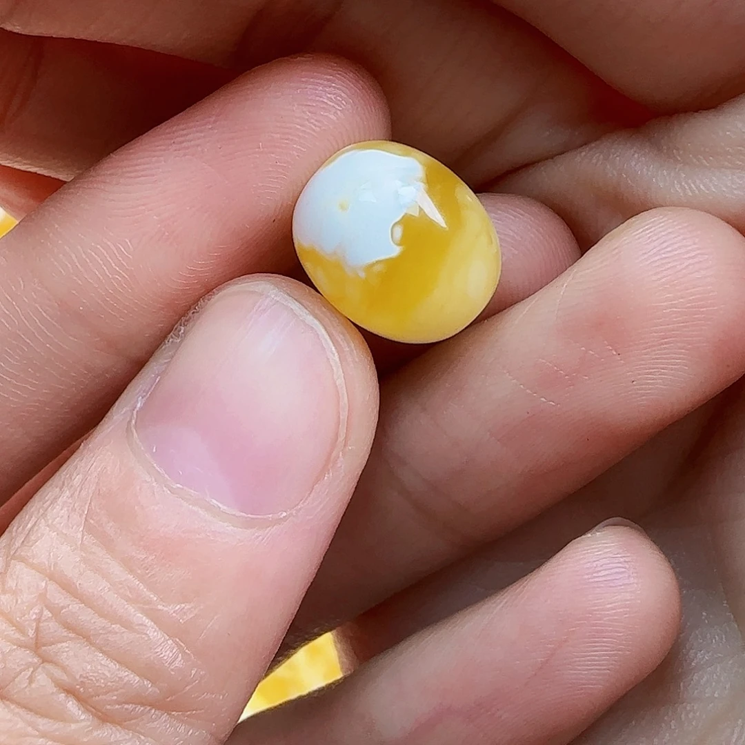 蜜蜡未镶嵌珠宝奇石