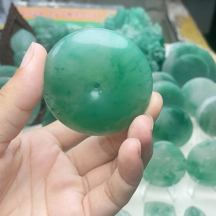 定制石英质玉（非洲翠）未镶嵌郭*华