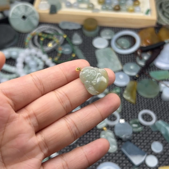 颈饰未镶嵌翡翠佛公