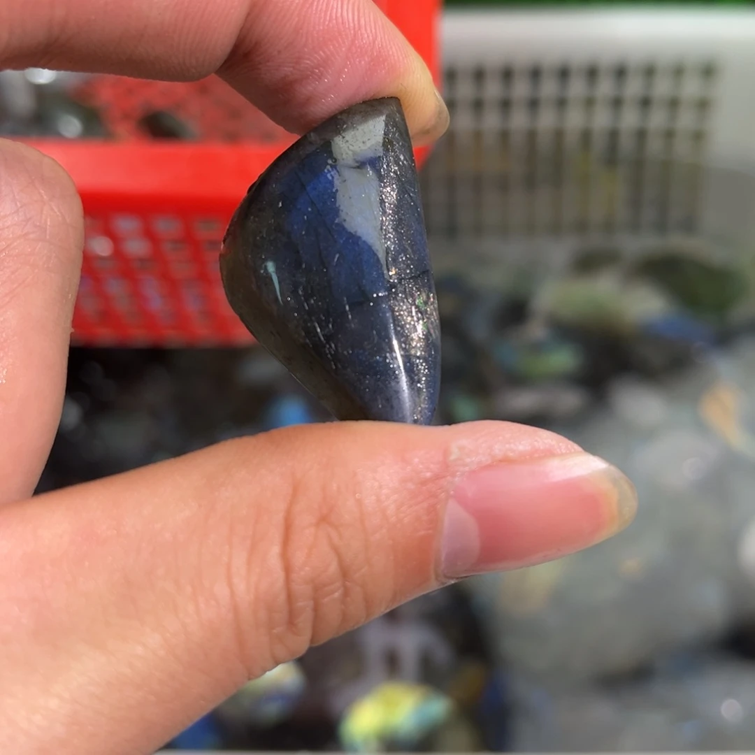 拉长石吊坠未镶嵌悄****悠