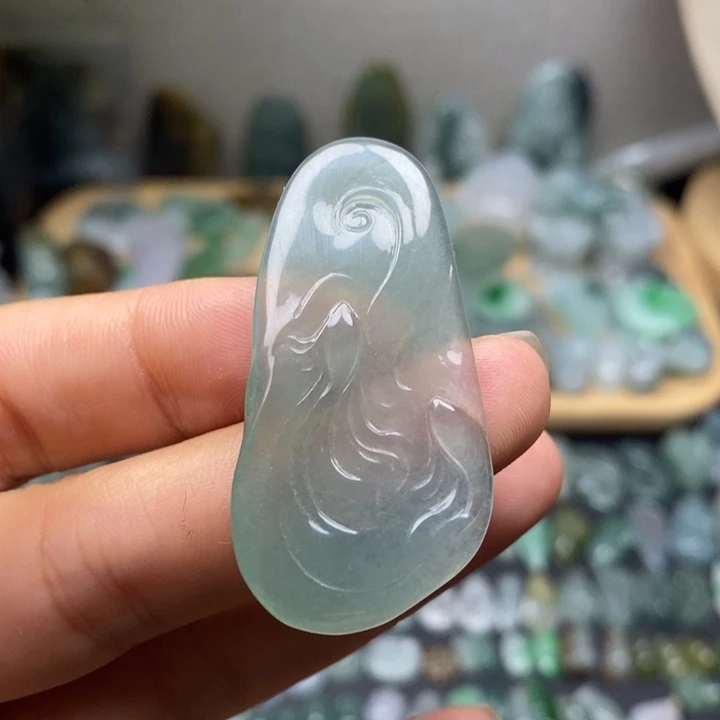 颈饰未镶嵌翡翠如鱼得水