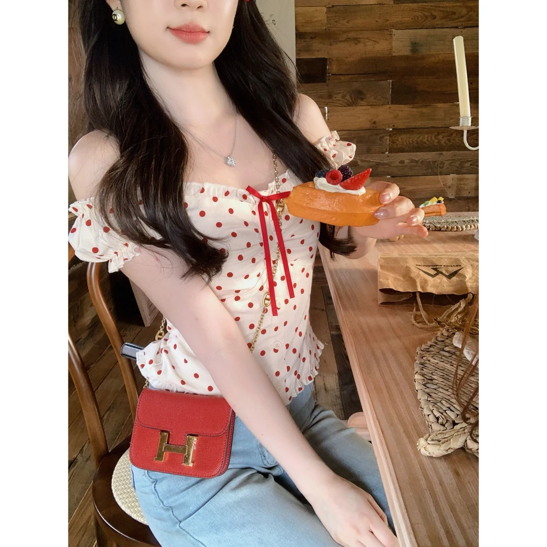 小奶盖 甜美撞色波点蝴蝶结一字肩两穿式上衣