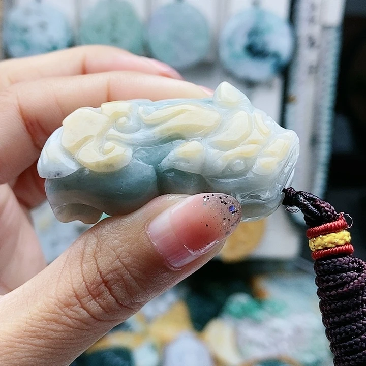 颈饰足铂镶嵌翡翠翡翠