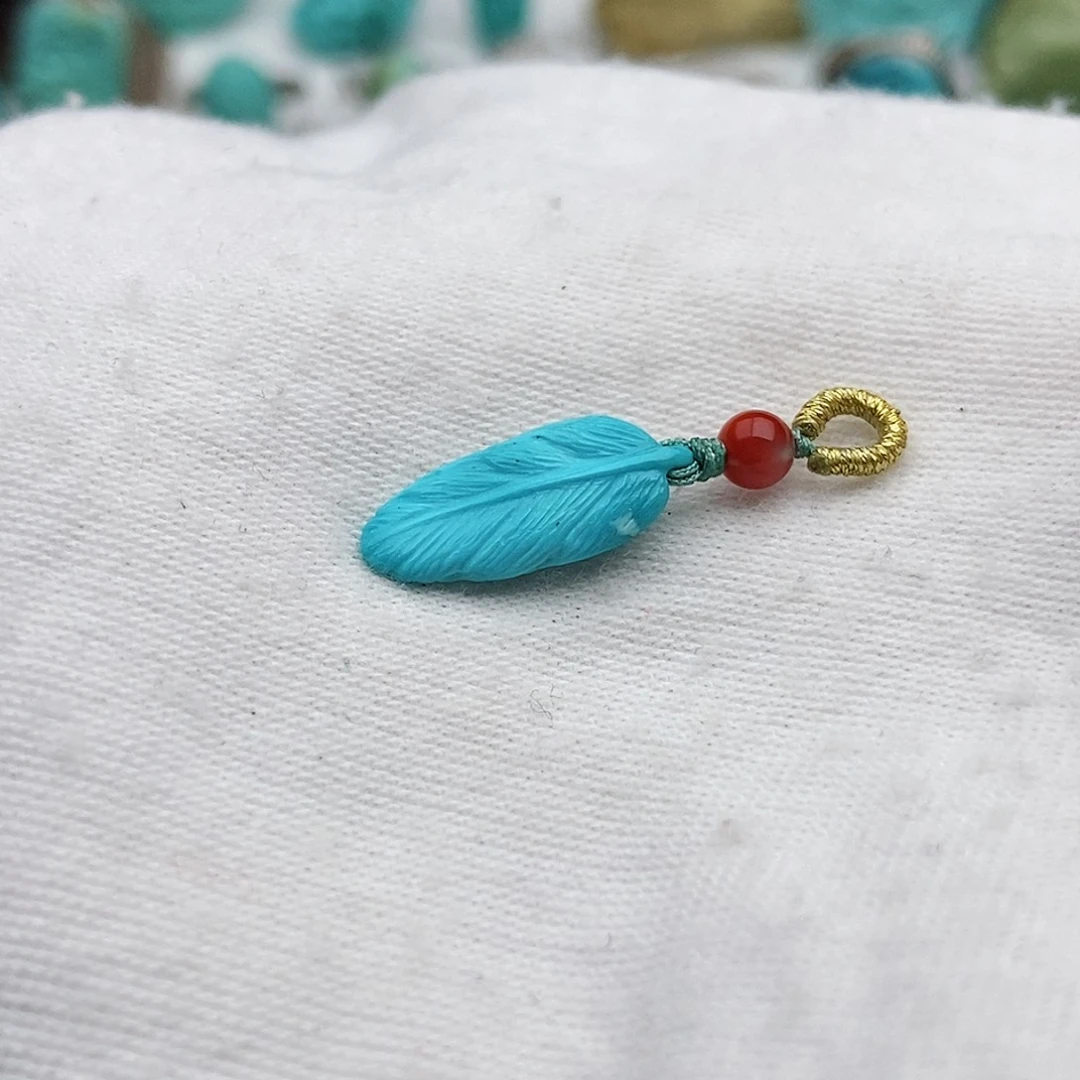 绿松石颈饰未镶嵌是***吖