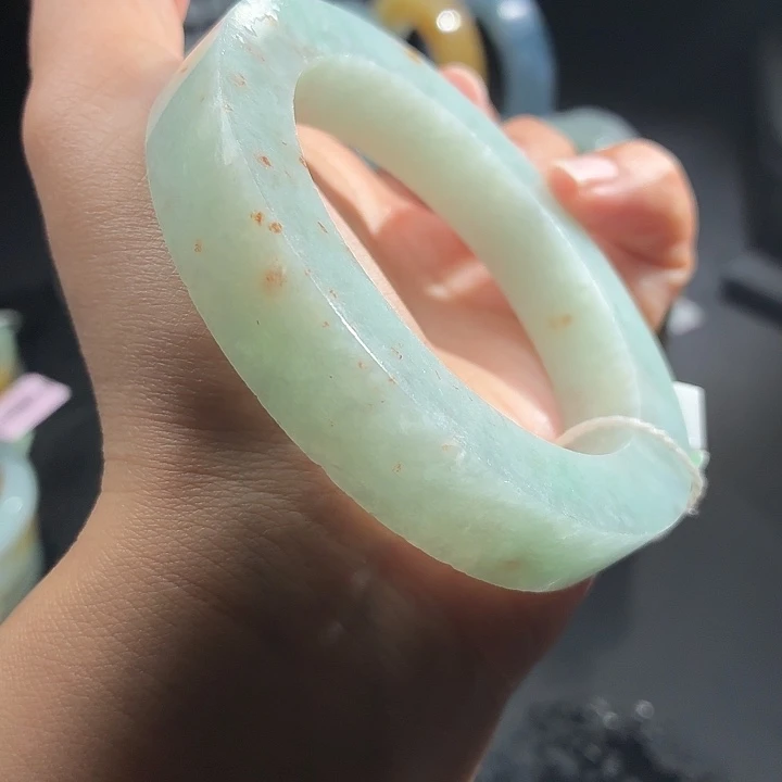 定制翡翠未镶嵌翡翠手镯