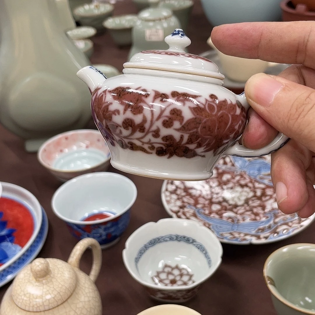 晨***簿搪瓷杯子里还有很多东西