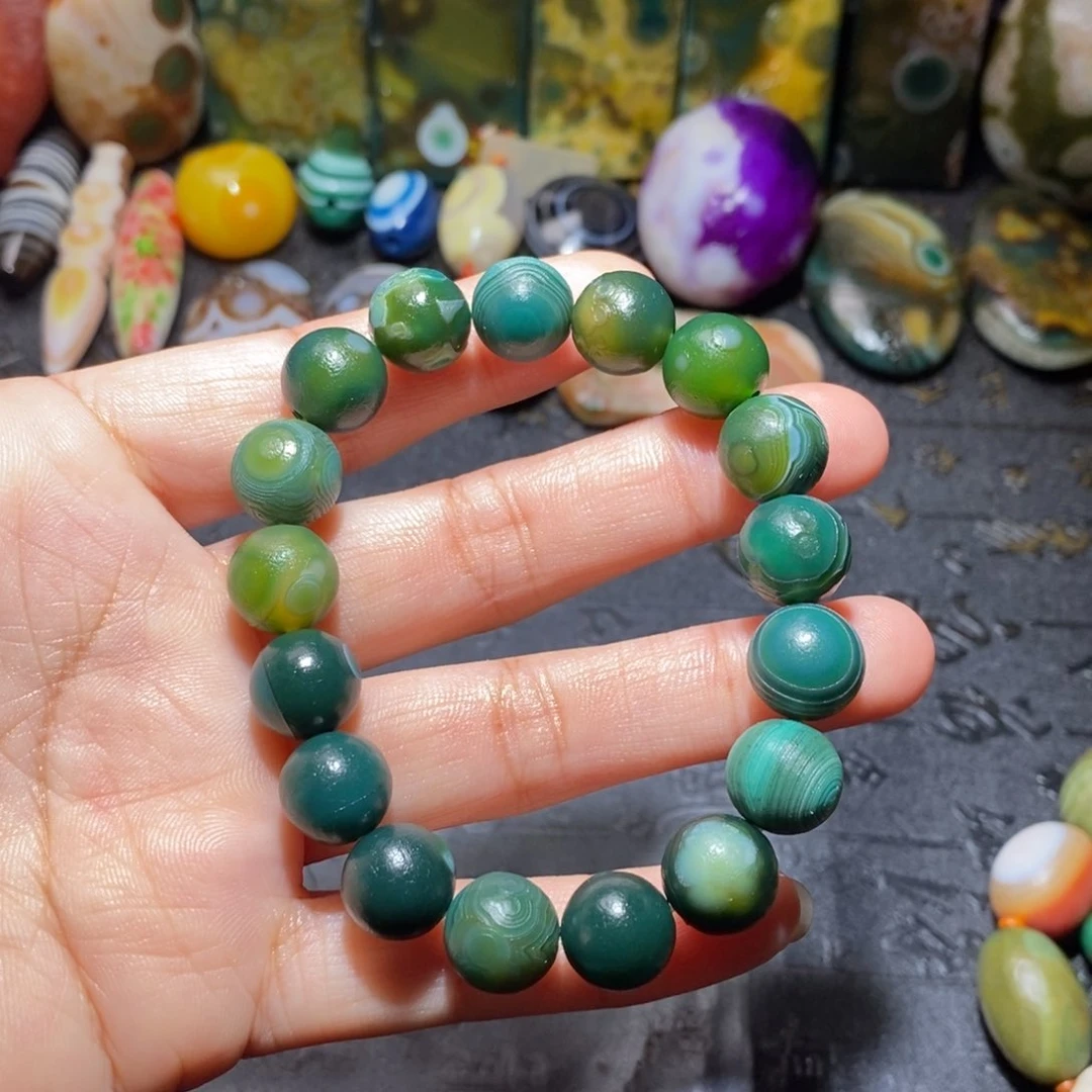 颈饰未镶嵌石英质玉