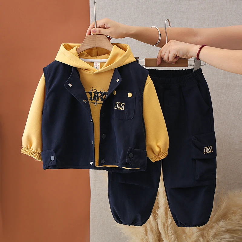 男童2025儿童洋气时尚春秋季连帽套装休闲秋季印花男童马甲三件套
