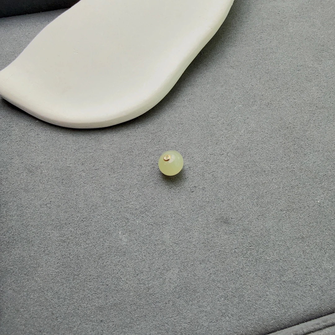 冰底18K金镶和田玉苹果珠路路通