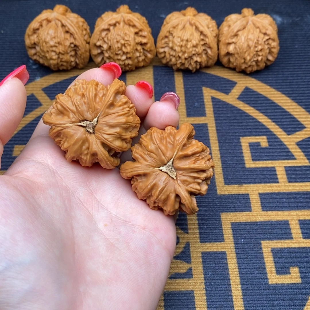 征***杜文玩核桃吊坠白狮子