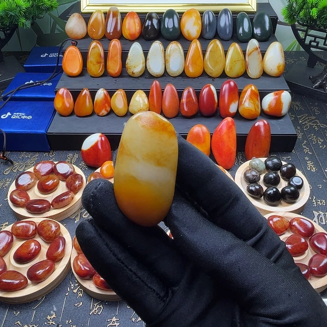 和田玉未镶嵌吊坠(赠链)