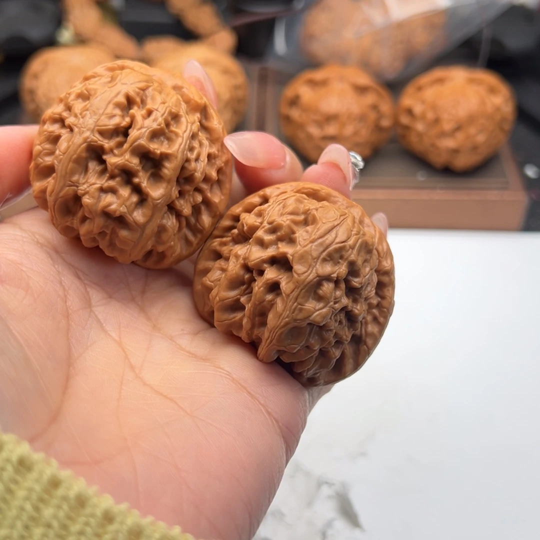 文玩核桃把件红锦鲤