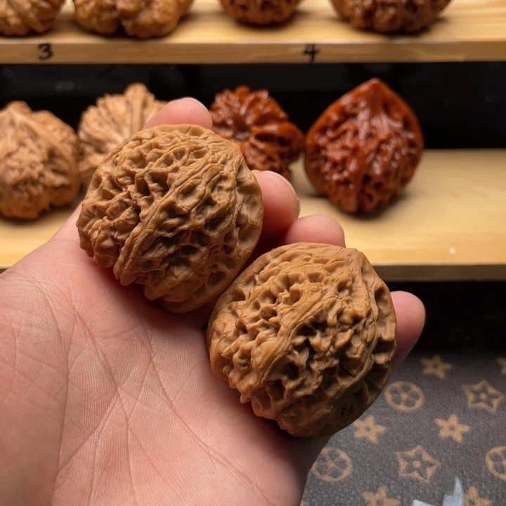 核桃野牛文玩核桃