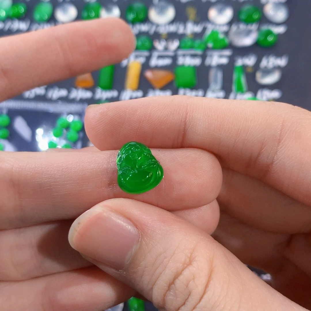 翡翠未镶嵌颈饰财财