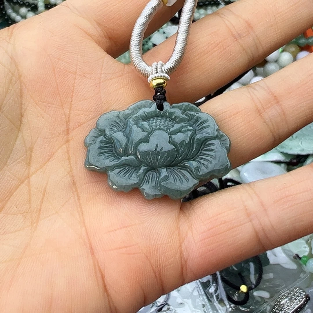 翡翠未镶嵌颈饰富贵