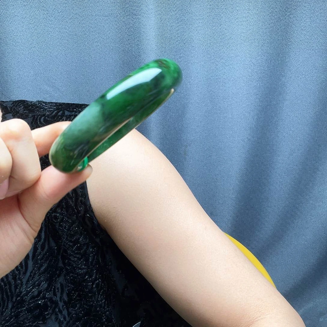 和田玉手镯未镶嵌荆****行