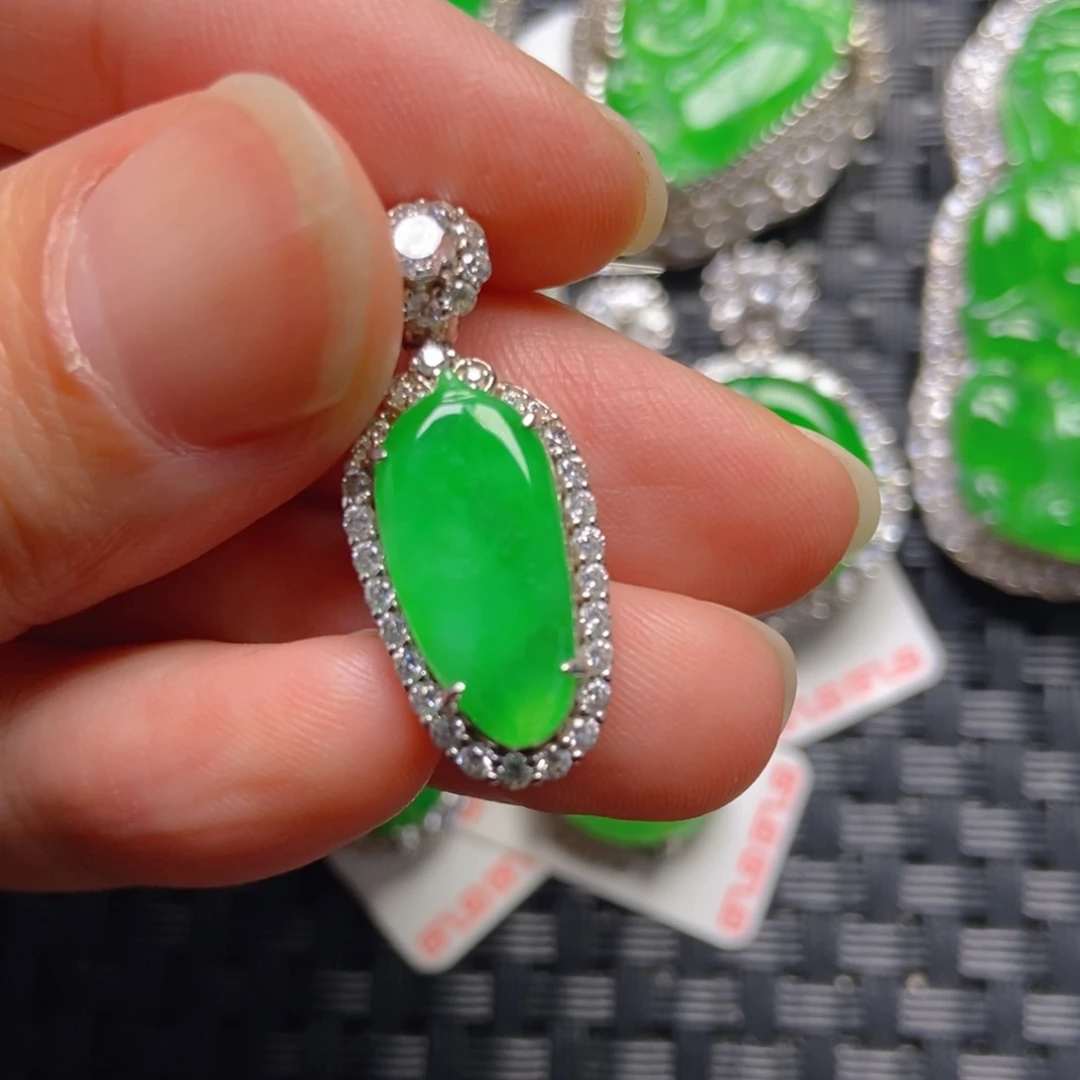 翡翠银S925镶嵌颈饰福瓜吊坠