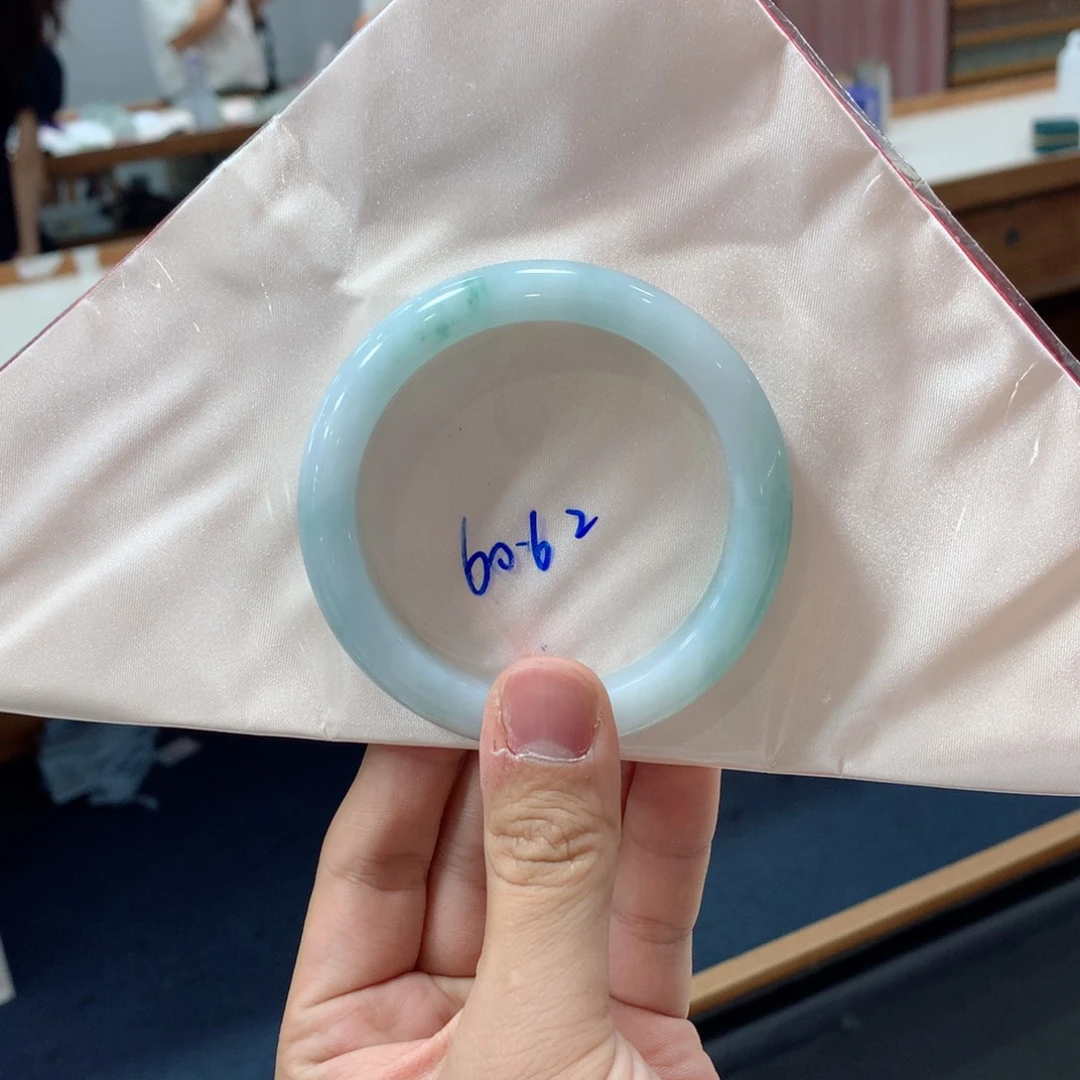 刘***阳翡翠未镶嵌手镯买断