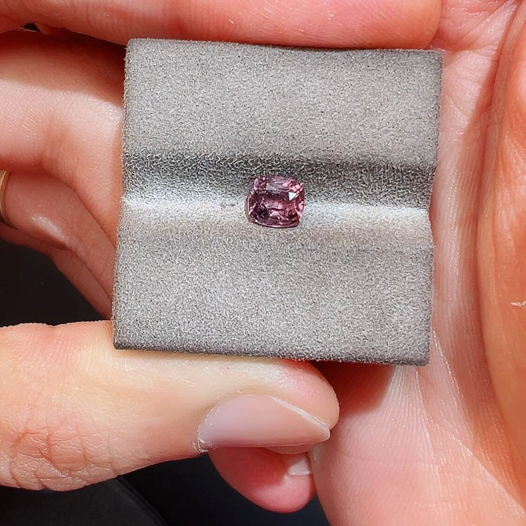 尖晶石裸石未镶嵌双*景1克拉天然金属灰紫罗兰尖晶石缅甸