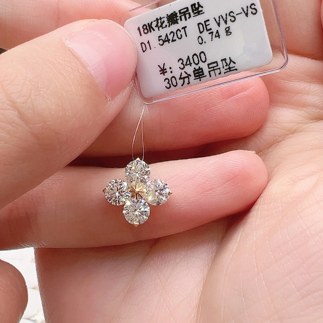18K金镶嵌套链实验室培育钻石单颗38分，四叶草花瓣吊坠k黄