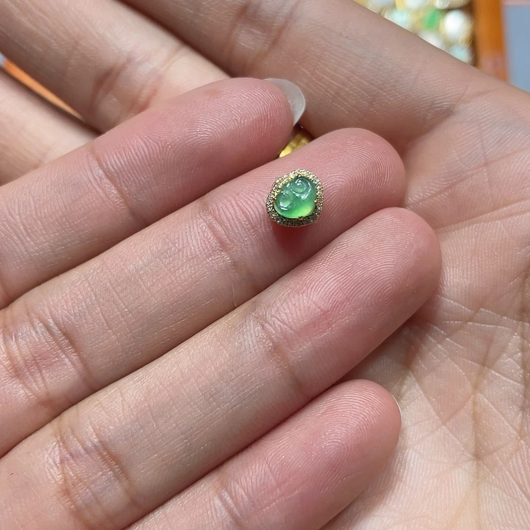 翡翠吊坠(不含链)18K金镶嵌玩****甲