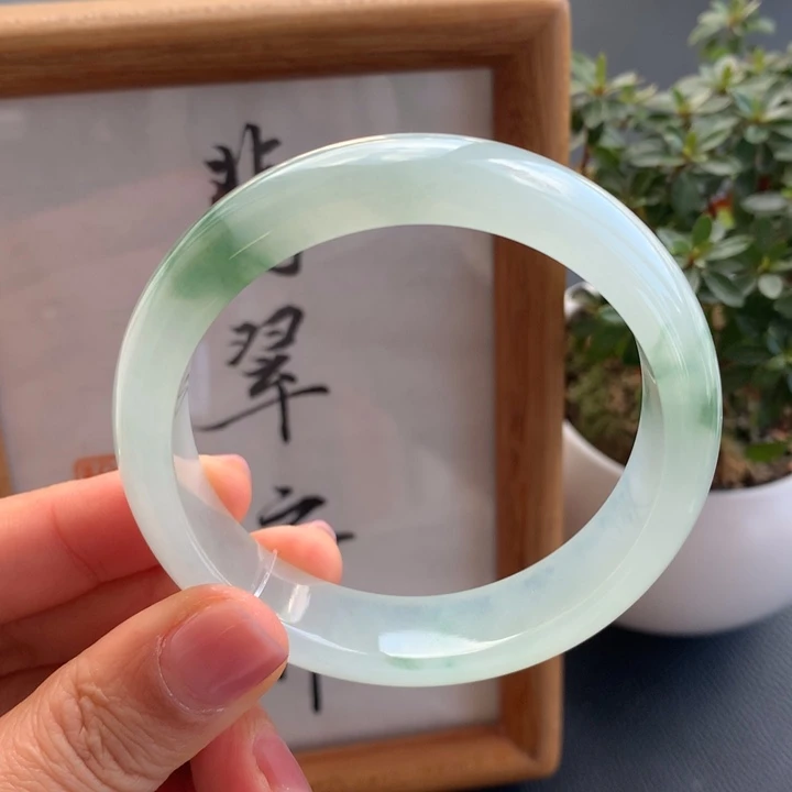翡翠手镯未镶嵌翡翠手镯53