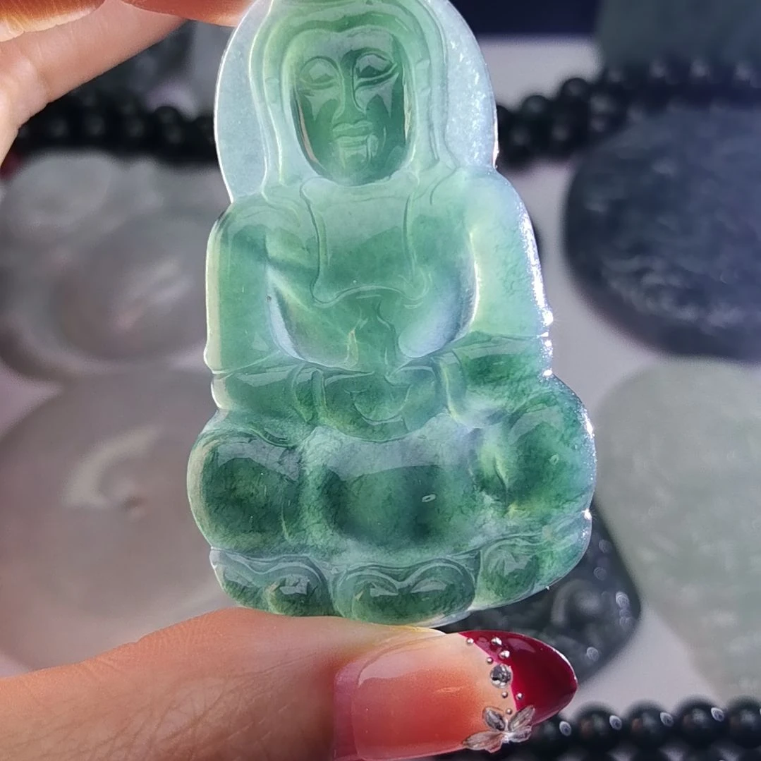 翡翠颈饰未镶嵌天然的A货翡翠多样性发货
