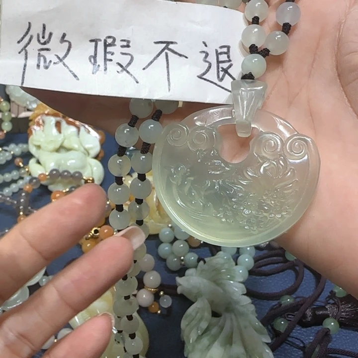 蛇纹石玉吊坠合金