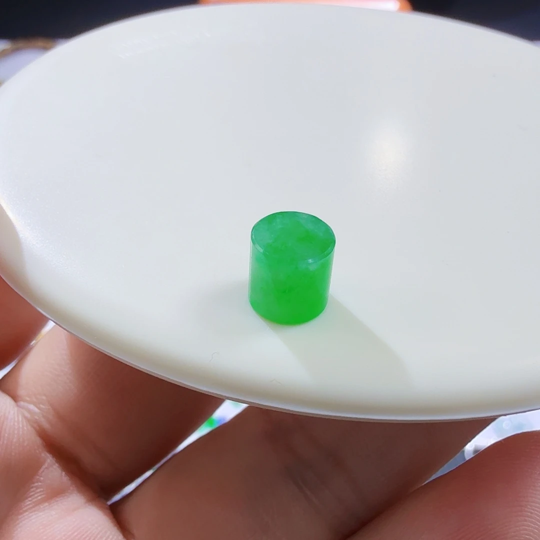 翡翠未镶嵌颈饰裸石