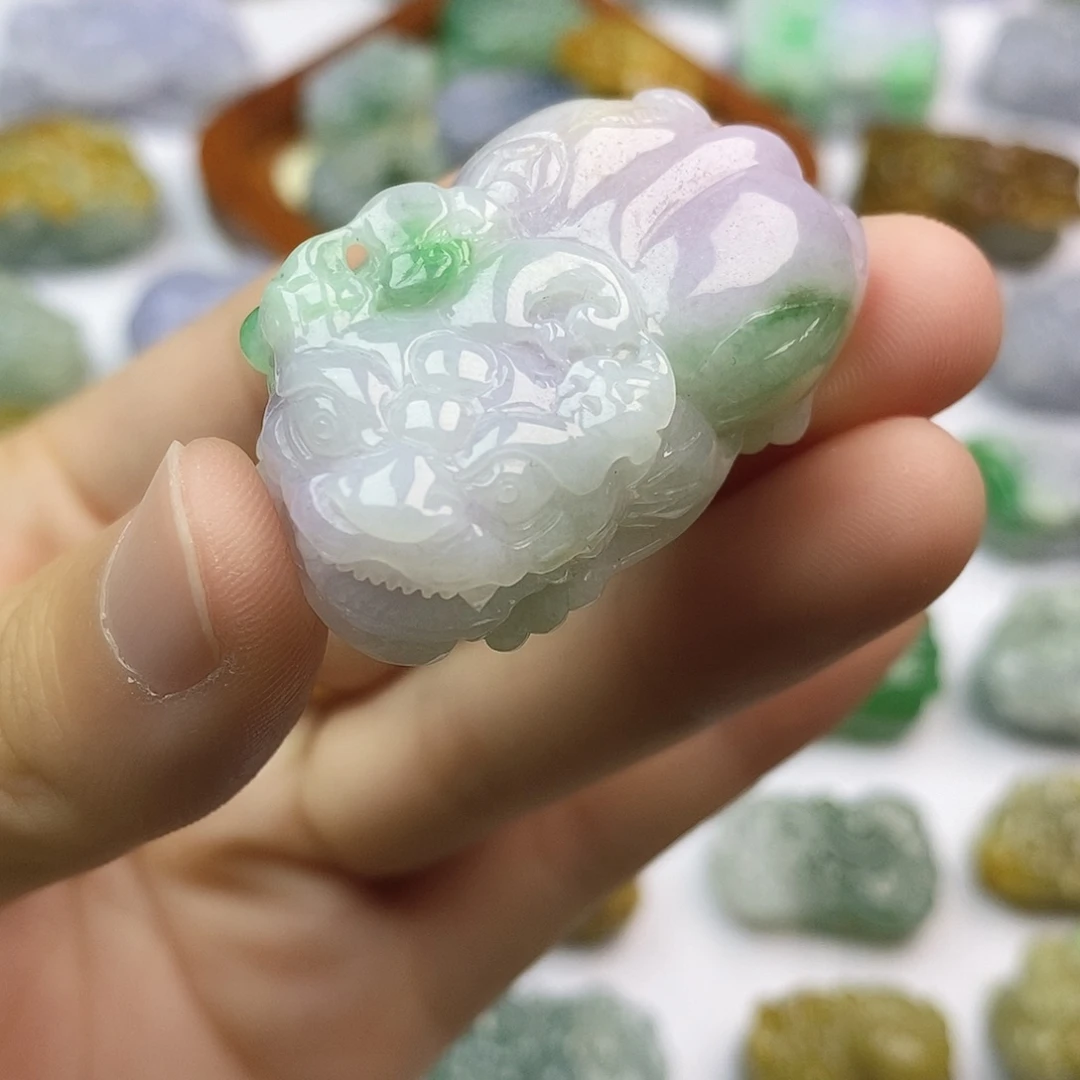 翡翠未镶嵌颈饰貔貅