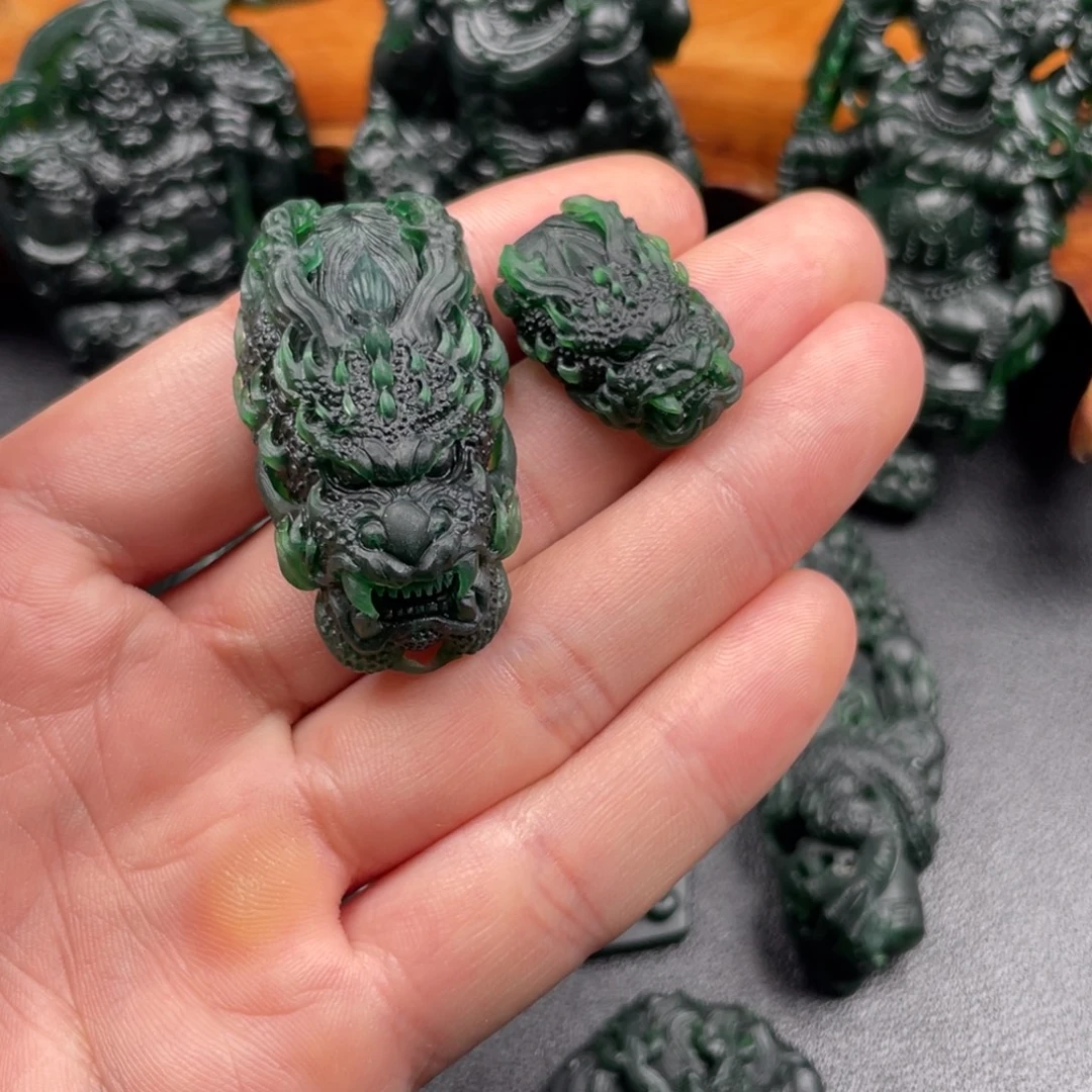 论***酒定制翡翠未镶嵌龙