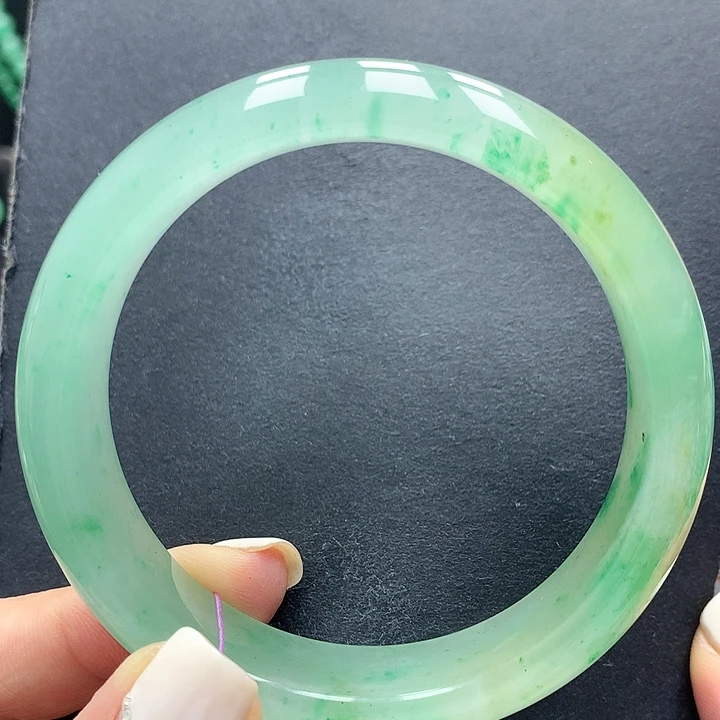 未镶嵌手镯石英质玉