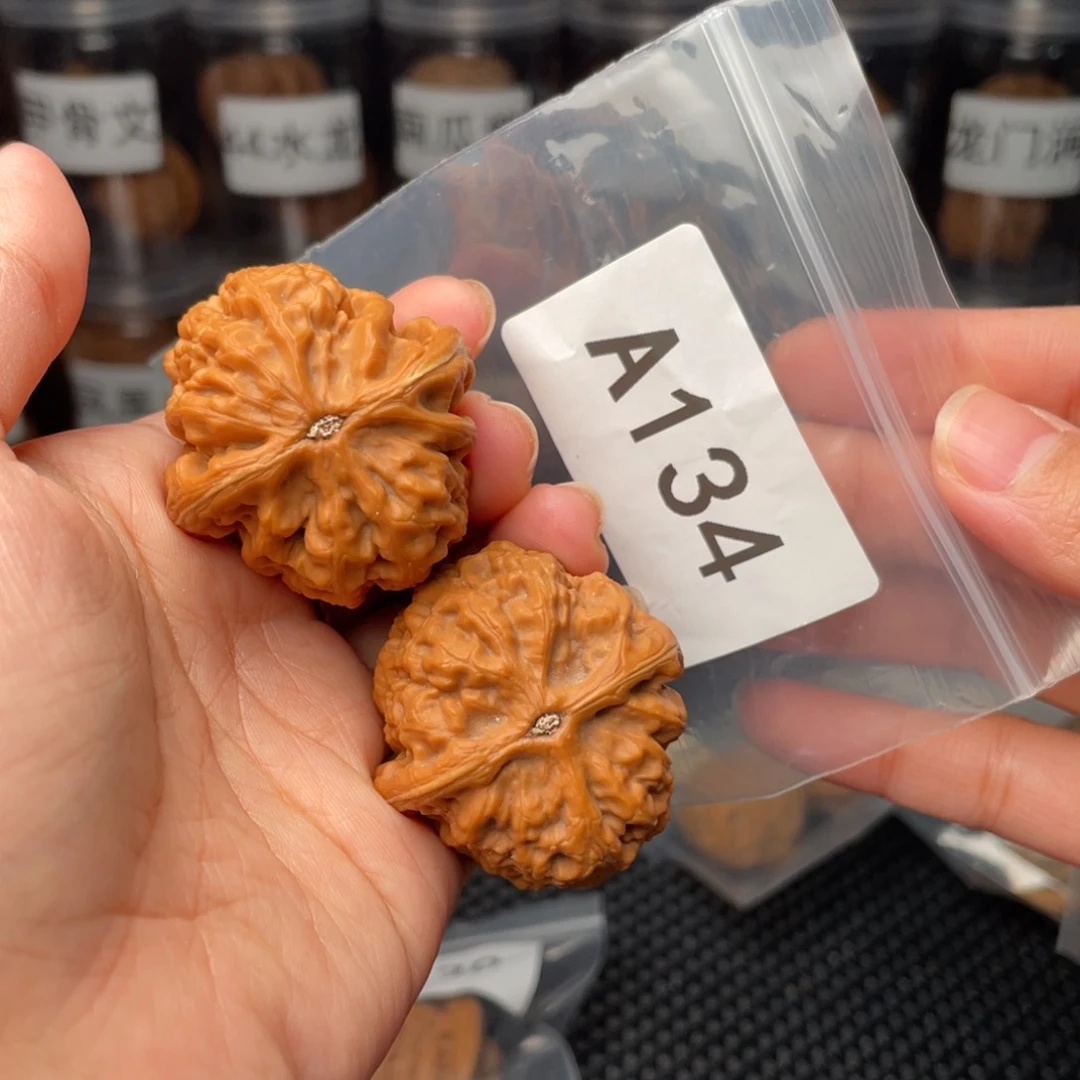 文玩核桃把件小**?红锦鲤