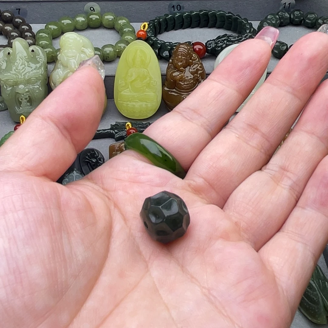 悟***远和田玉未镶嵌颈饰