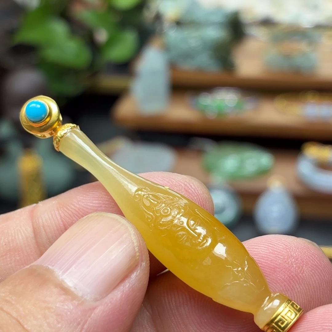 颈饰18K金镶嵌翡翠