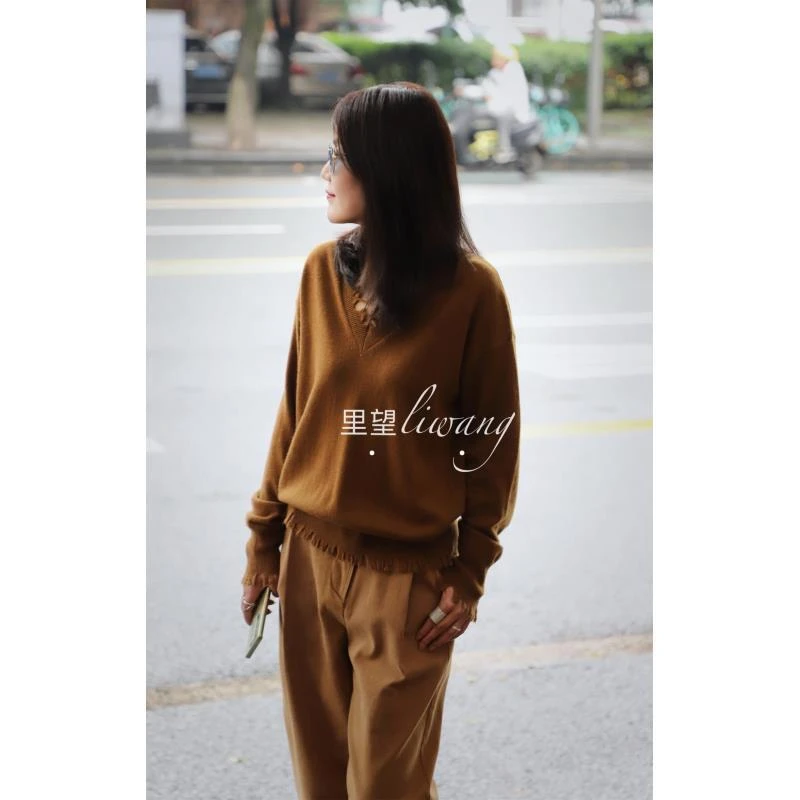 Li Wang/里望设计师款独宠 复古三色羊绒打底女神V领毛衣