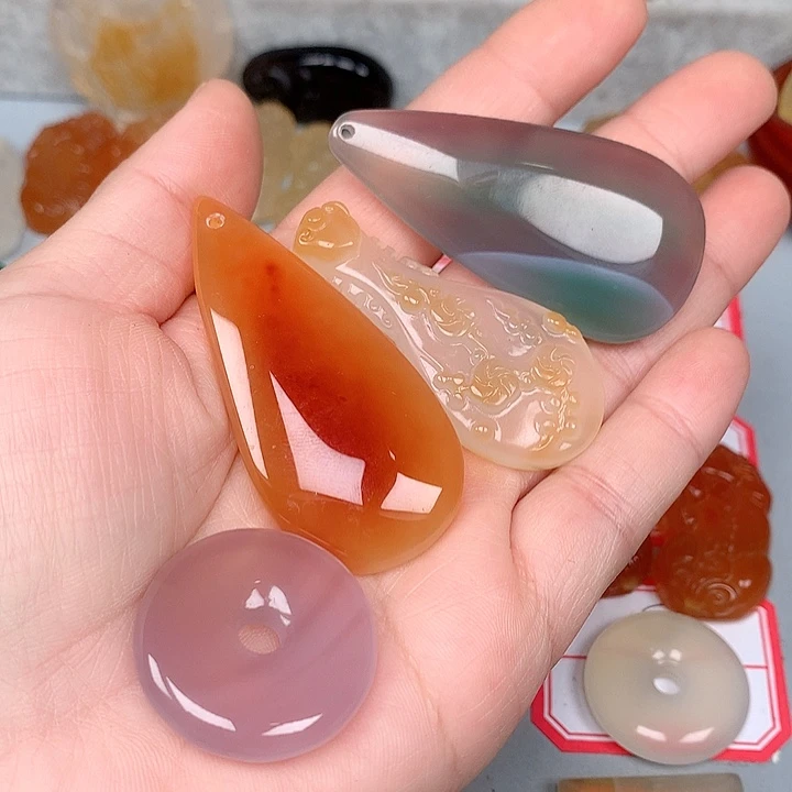 捞****玛瑙/玉髓未镶嵌颈饰