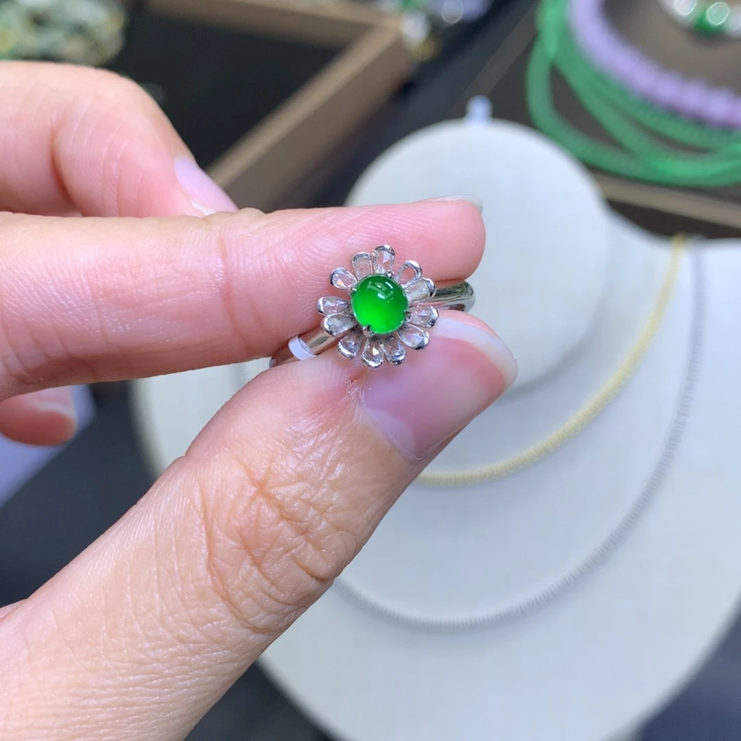 颈饰18K金镶嵌翡翠