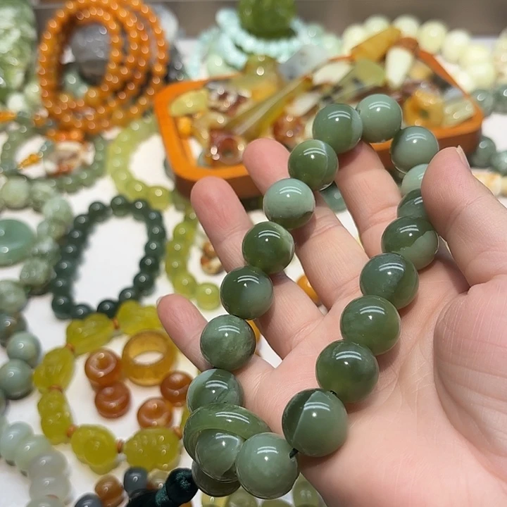 蛇纹石玉未镶嵌手持