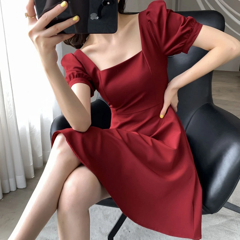 复古赫本风小黑裙夏季新款胖妹妹收腰显瘦方领弹力连衣裙女装
