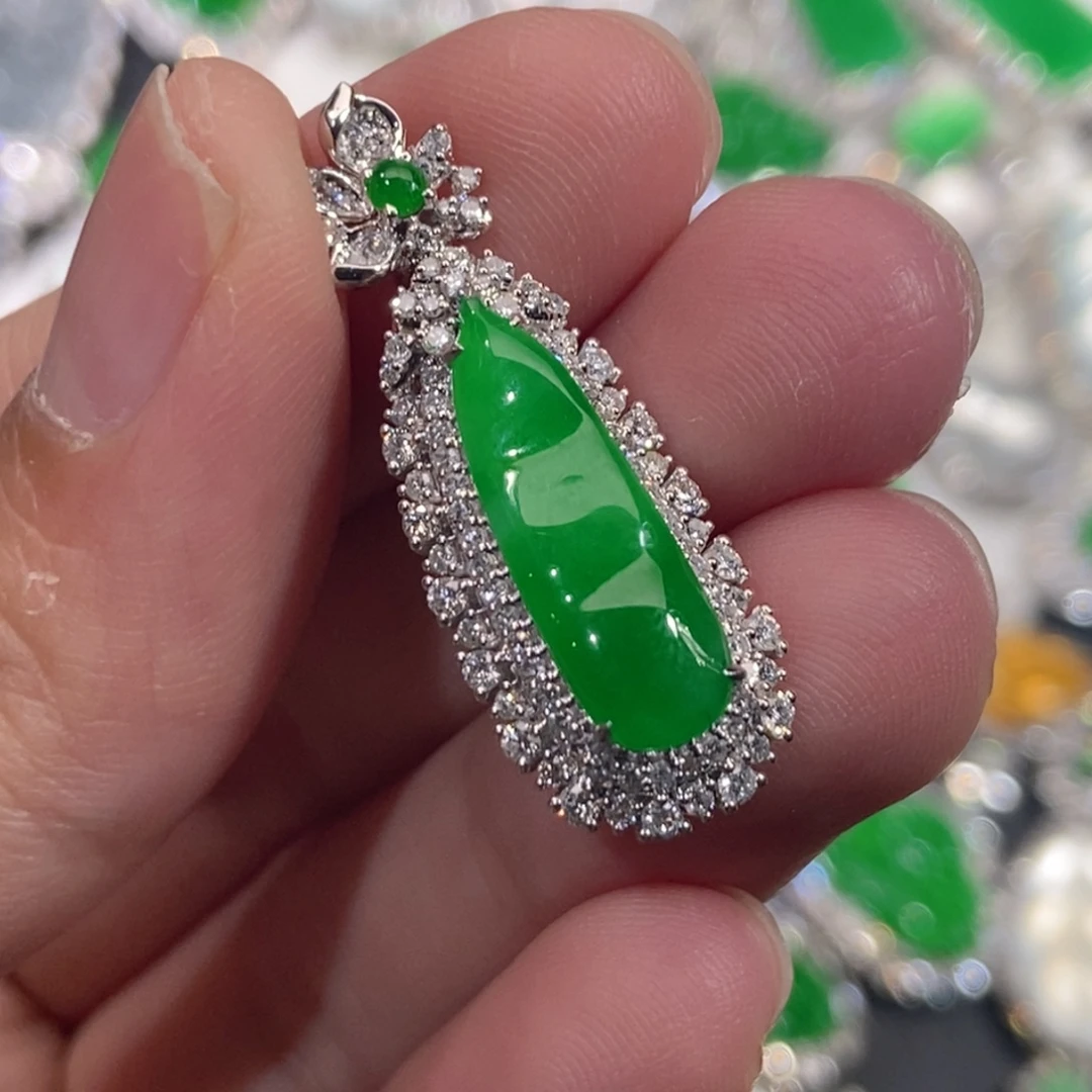 翡翠18K金镶嵌颈饰天然缅甸A货翡翠