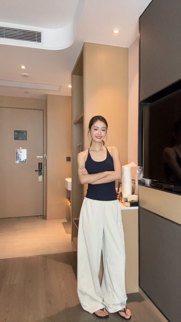 【部分现】2025秋季新款时尚百搭轻薄垂坠感直筒休闲长裤女Q254168