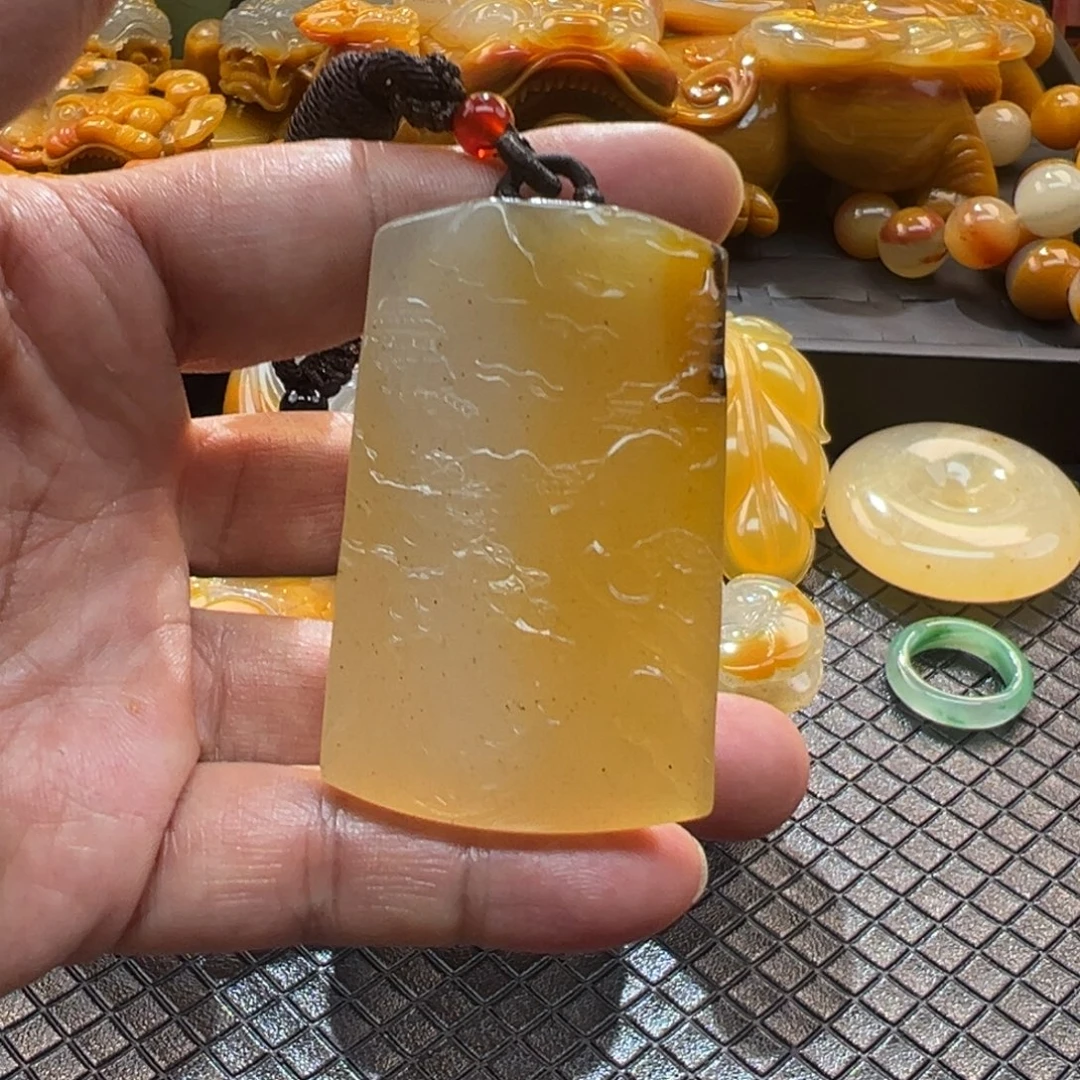 颈饰未镶嵌石英质玉