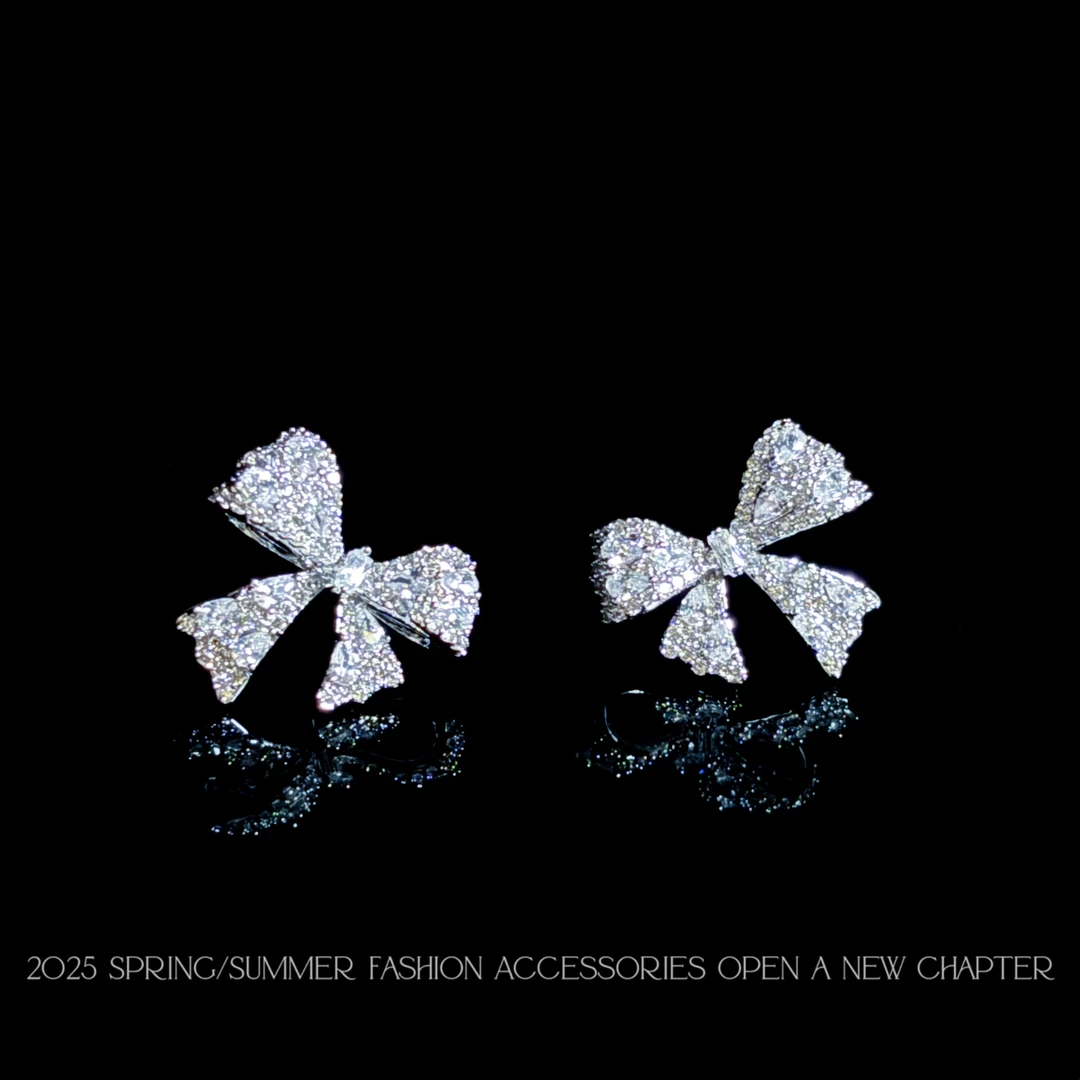 铜合金耳饰 镀k金 2025款C6305【璀璨蝶翼】BEIYING MUMU 耳钉